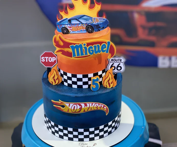 Bolo de andar decorado